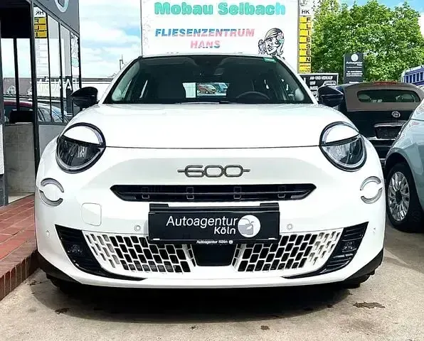 Gebraucht Fiat 600 Basis 101 PS (74 kW) 2024 Andere SUV