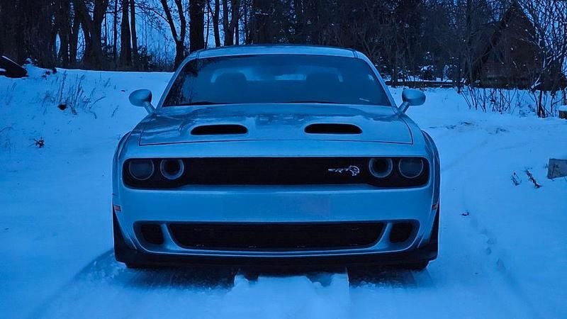 Silber Gebraucht 2021 Dodge Challenger Coupé | 30.000 € (Guter Preis) - Bild 1/4