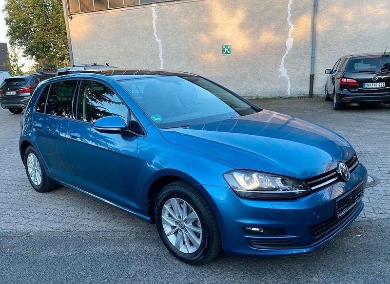Blau Gebraucht 2015 VW Golf VII Comfortline Limousine | 9.750 € (Guter Preis) - Bild 1/4