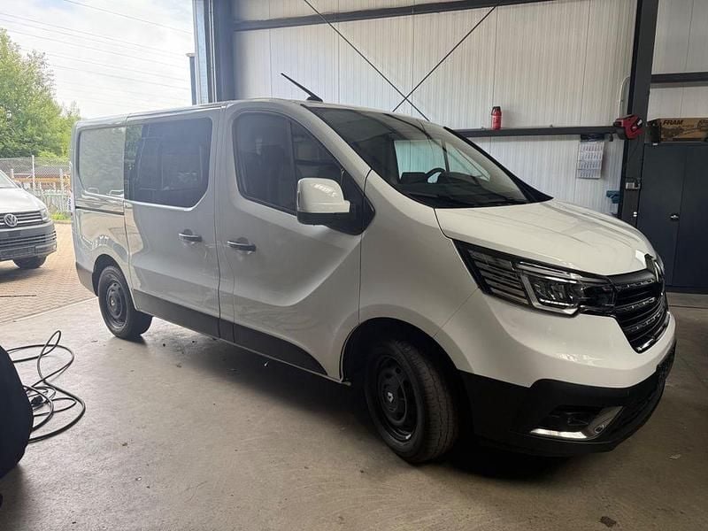 Gebraucht Renault Trafic 150 PS (110 kW) 2024 Weiß Van / Kleinbus