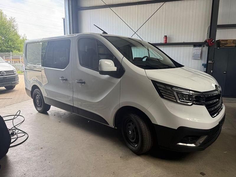Weiß Gebraucht 2024 Renault Trafic Van | 26.900 € - Bild 1/4