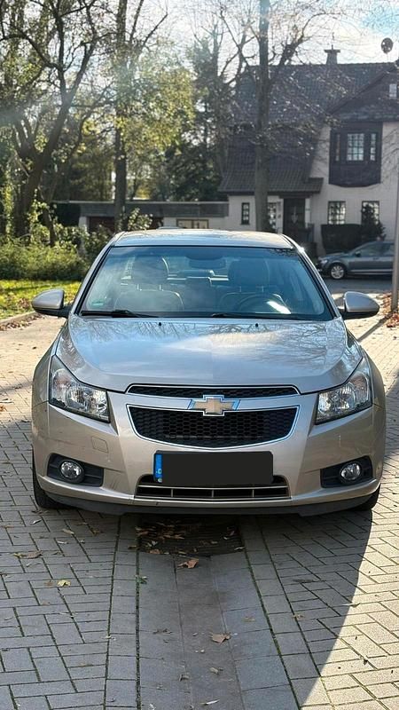 Braun Gebraucht 2011 Chevrolet Cruze Limousine | 6.799 € - Bild 1/4
