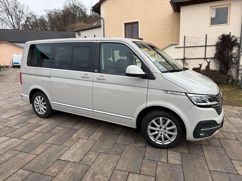 Gebraucht VW Multivan 150 PS (110 kW) 2022 Grau Van