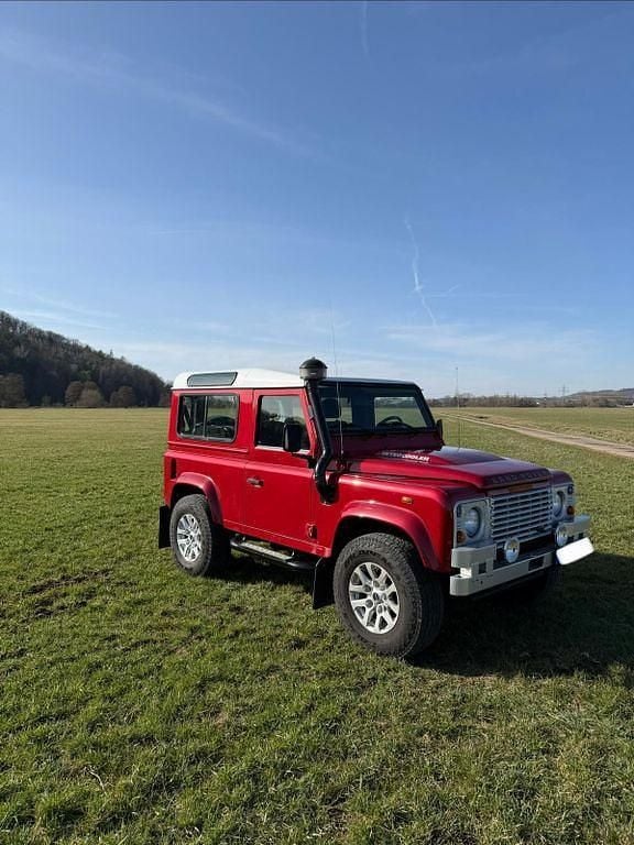 Gebraucht Land Rover Defender 122 PS (89 kW) 2011 Rot Kombi