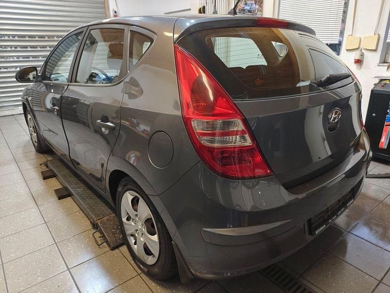 Gebraucht Hyundai i30 109 PS (80 kW) 2009 Grau Limousine