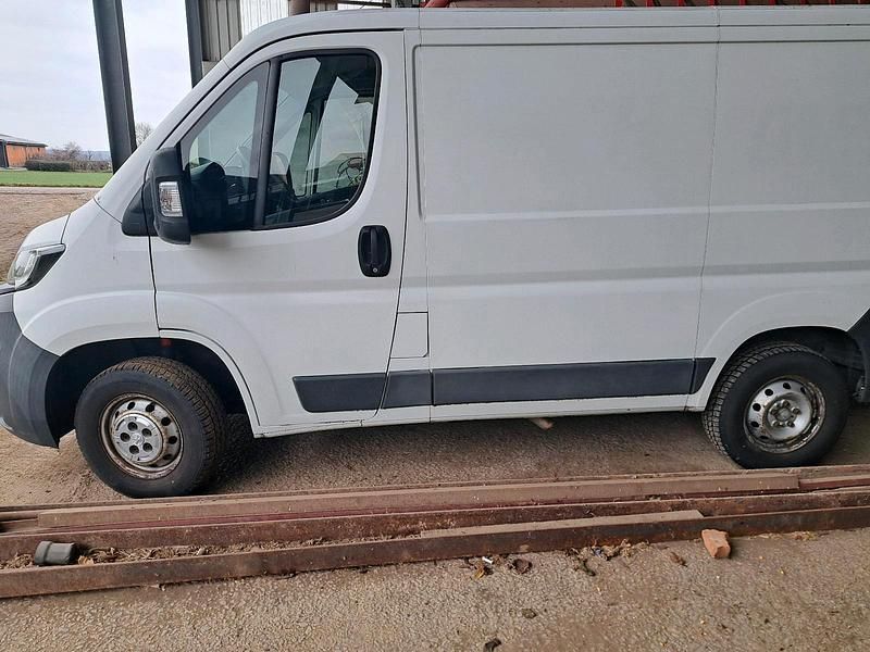 Gebraucht Peugeot Boxer 101 PS (74 kW) 2015 Weiß Van