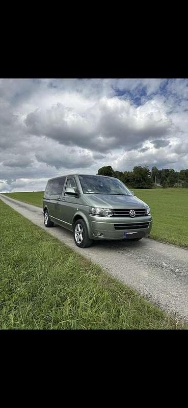 Second-hand VW Multivan Highline 179 CP (131 kW) 2011 Monovolum