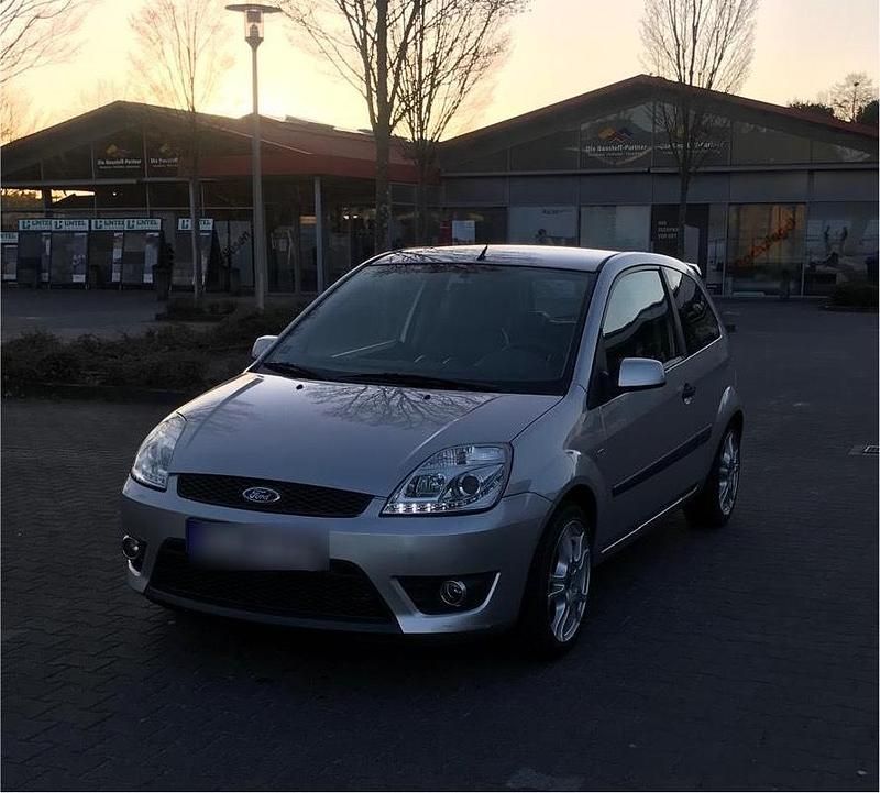 Grau Gebraucht 2008 Ford Fiesta Coupé | 5.300 € (Teuer) - Bild 1/4