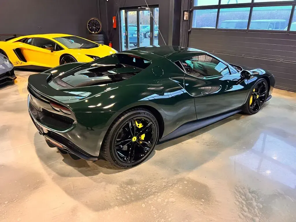 Second-hand Ferrari 296 829 CP (609 kW) 2022 Verde Coupe