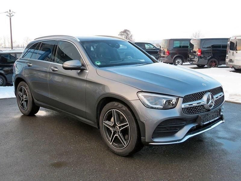 Gebraucht Mercedes GLC300 AMG line 245 PS (180 kW) 2020 Selenitgrau  metalliclack SUV