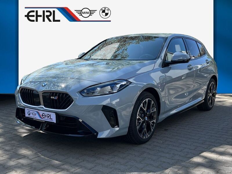 Grau Neu 2025 BMW 120 M Sport Kleinwagen | 36.940 € (Superpreis) - Bild 1/4