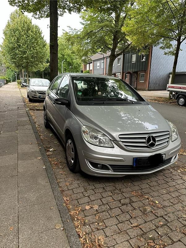 Grau Gebraucht 2006 Mercedes B150 Van / Kleinbus | 3.150 € (Etwas zu teuer) - Bild 1/4