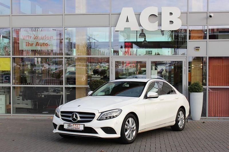 Weiß Gebraucht 2019 Mercedes C200 Avantgarde Limousine | 19.900 € (Guter Preis) - Bild 1/4