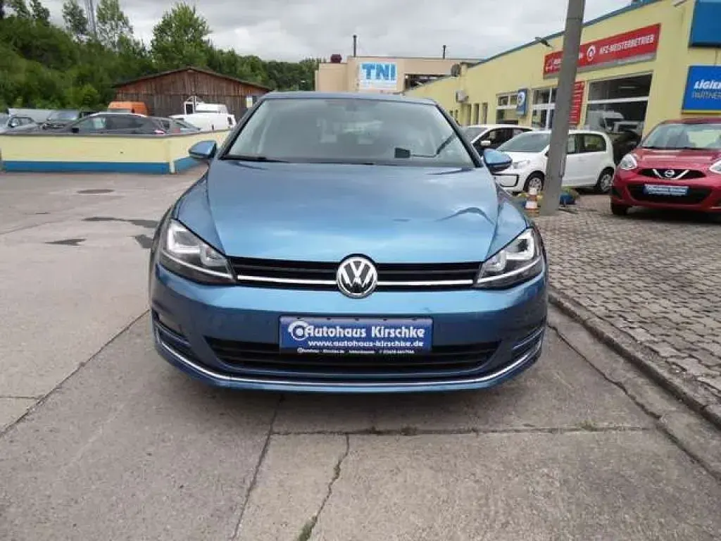 Gebraucht VW Golf VII Highline 122 PS (89 kW) 2013 Pacific blue metallic (metallic) Limousine
