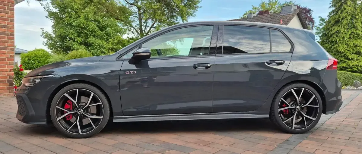 Gebraucht VW Golf VIII GTI 265 PS (194 kW) 2024 Grau Kleinwagen