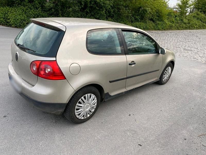 Usata VW Golf V 85 CV (62 kW) 2004 Beige Utilitaria