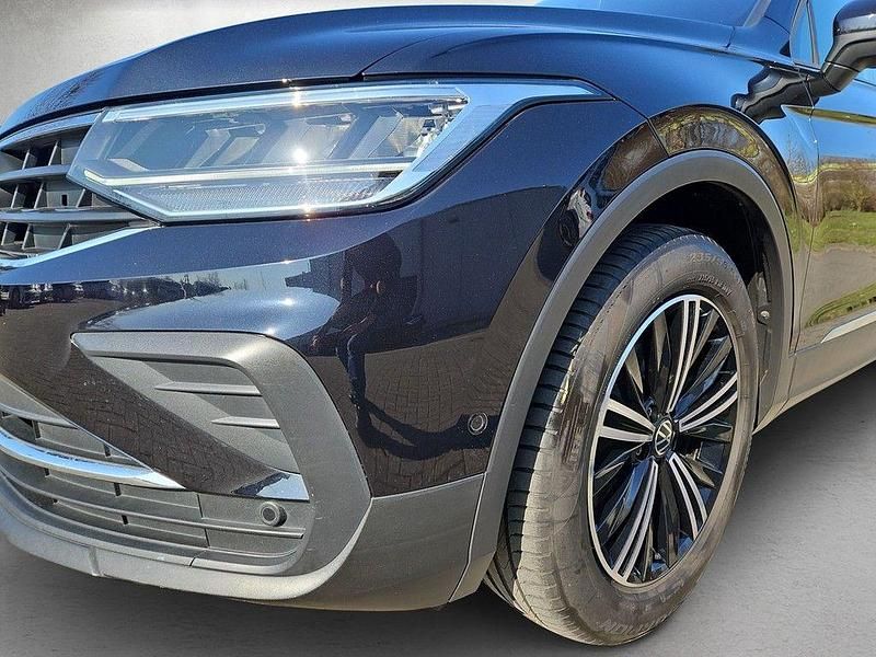 Gebraucht VW Tiguan Active 150 PS (110 kW) 2023 Deep black perleffekt SUV