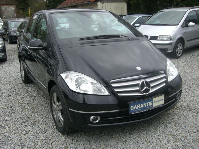 Schwarz Gebraucht 2010 Mercedes A200 Limousine | 8.990 € - Bild 1/4