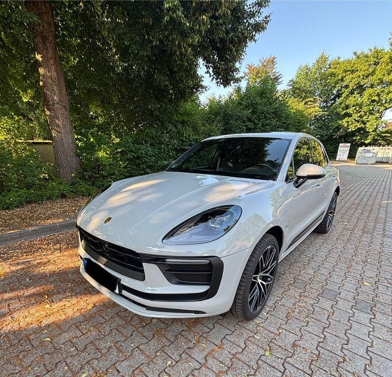 Grau Gebraucht 2023 Porsche Macan SUV | 69.900 € (Fairer Preis) - Bild 1/4