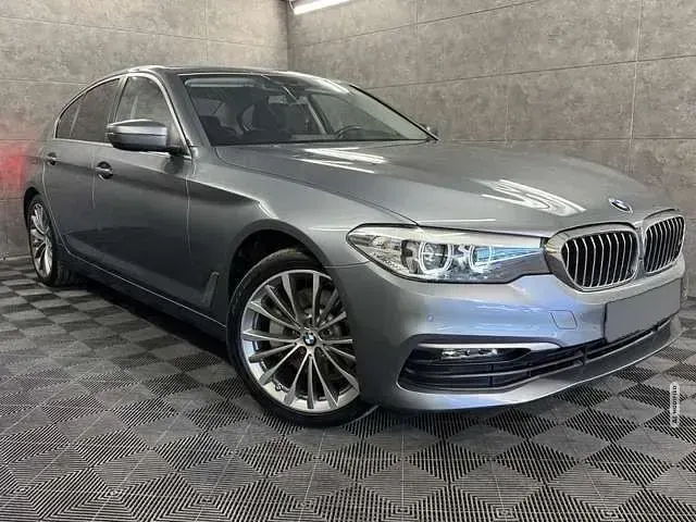 Gebraucht BMW 530e Sport Line 252 PS (185 kW) 2019 Blau metallic Limousine