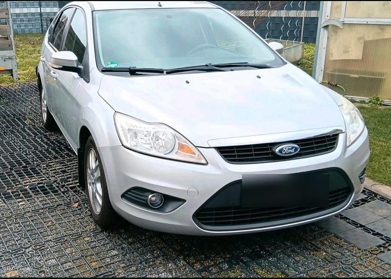 Gebraucht Ford Focus 100 PS (73 kW) 2008 Silber Limousine