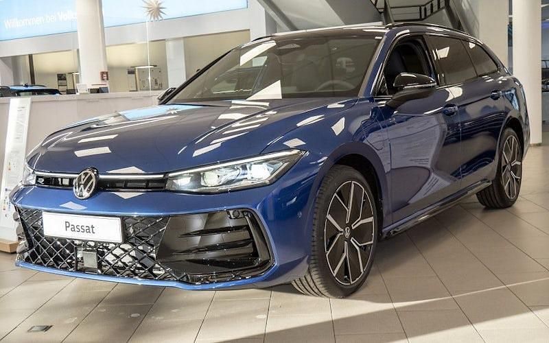 Blau Neu 2025 VW Passat R-line Kombi | 68.402 € - Bild 1/4