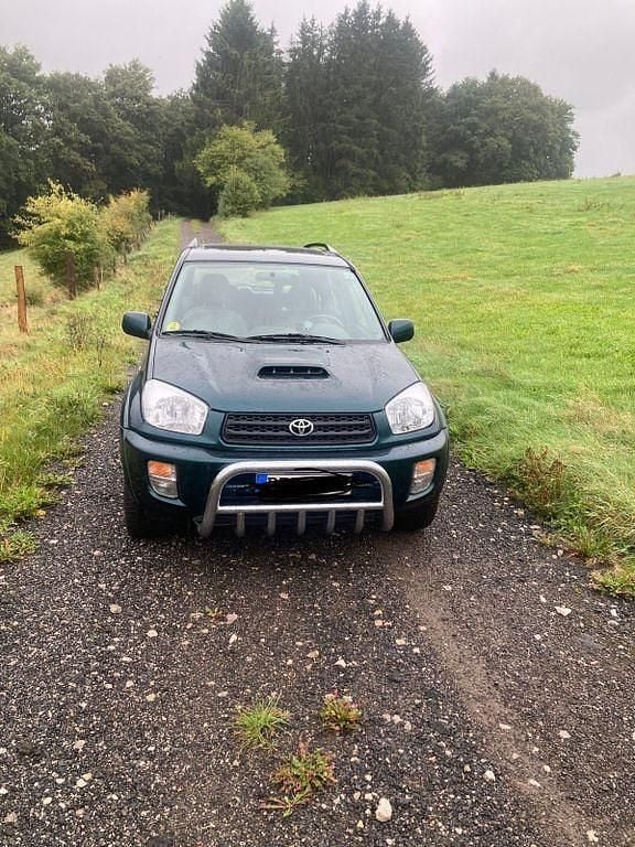 Grün Gebraucht 2001 Toyota RAV4 SUV | 5.600 € (Teuer) - Bild 1/3