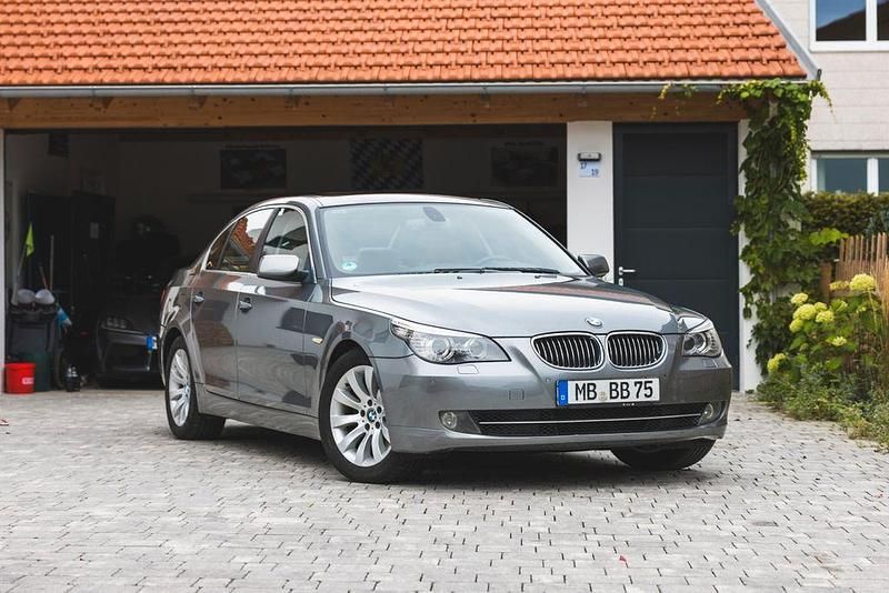 Grau Gebraucht 2007 BMW 530 Advantage Limousine | 13.990 € - Bild 1/4