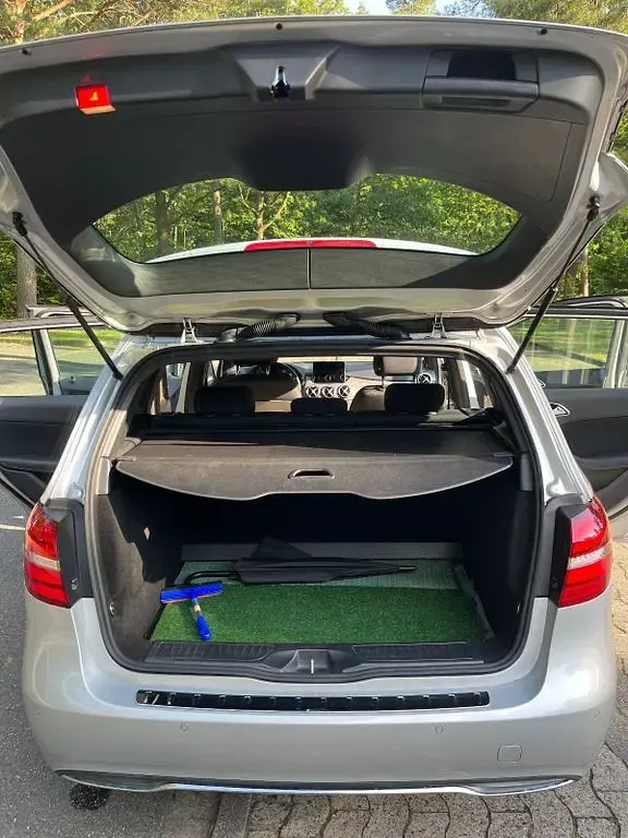 Gebraucht Mercedes B180 122 PS (89 kW) 2018 Silber Kleinwagen