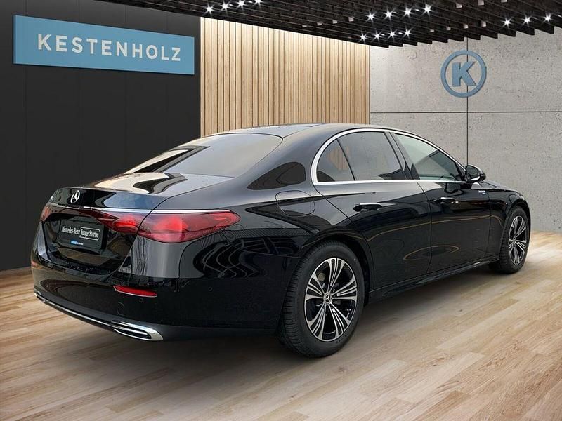 Gebraucht Mercedes E220 Avantgarde 197 PS (144 kW) 2026 Unilack schwarz Limousine