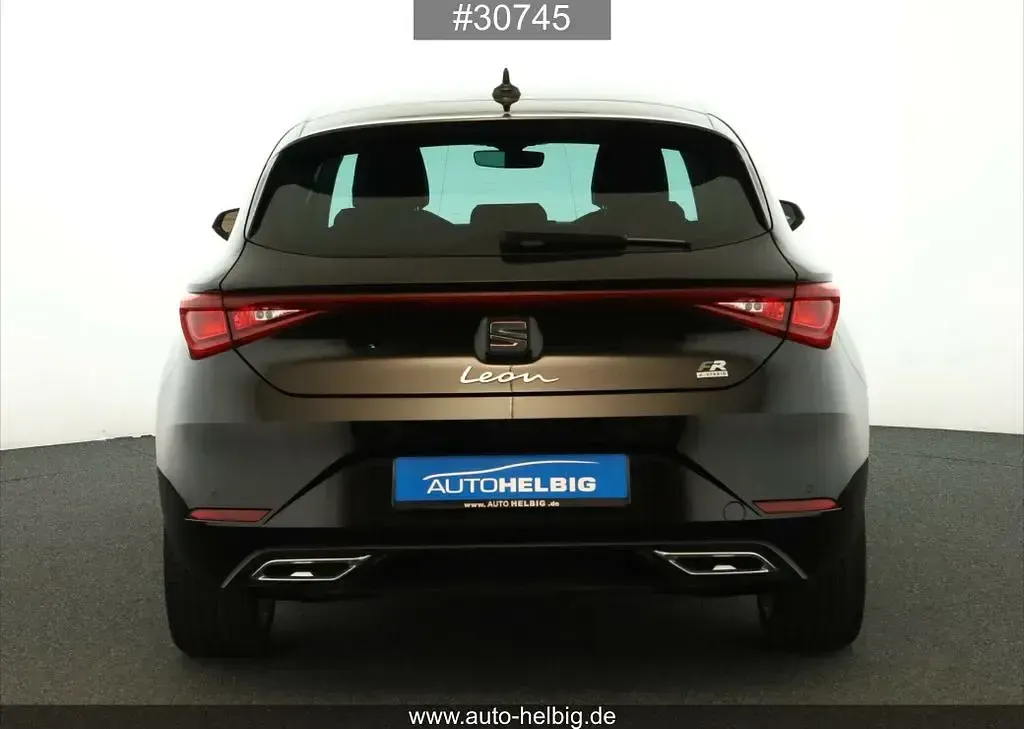 Usado Seat Leon FR 204 CV (150 kW) 2023 Negro Berlina