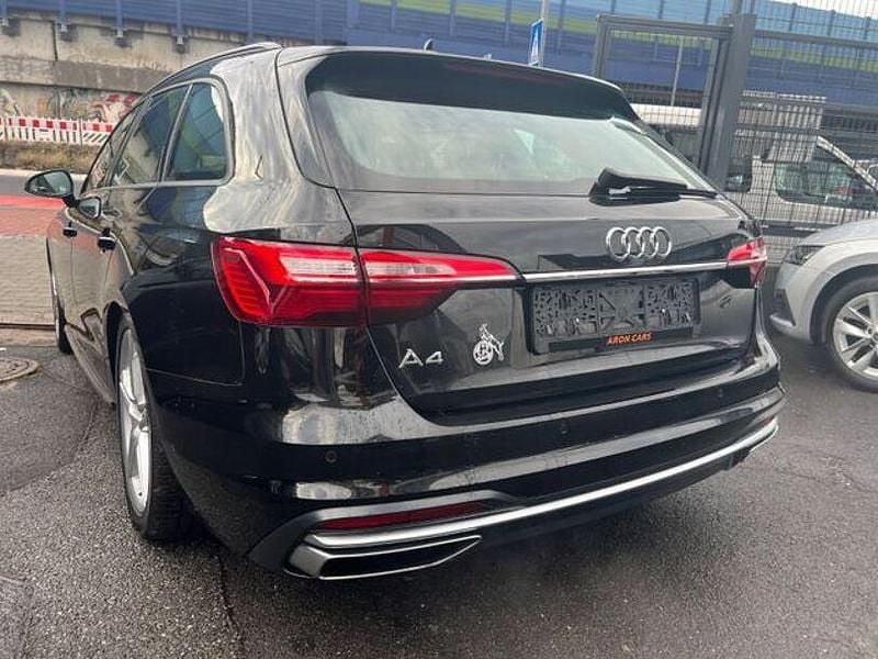Gebraucht Audi A4 Advanced 204 PS (150 kW) 2022 Schwarz Kombi