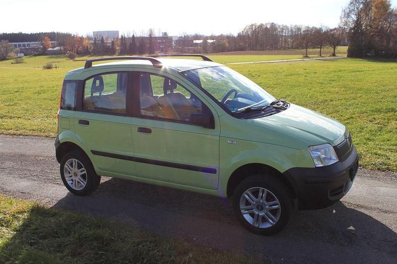 Grün Gebraucht 2006 Fiat Panda 4x4 Kleinwagen | 2.500 € (Etwas zu teuer) - Bild 1/4