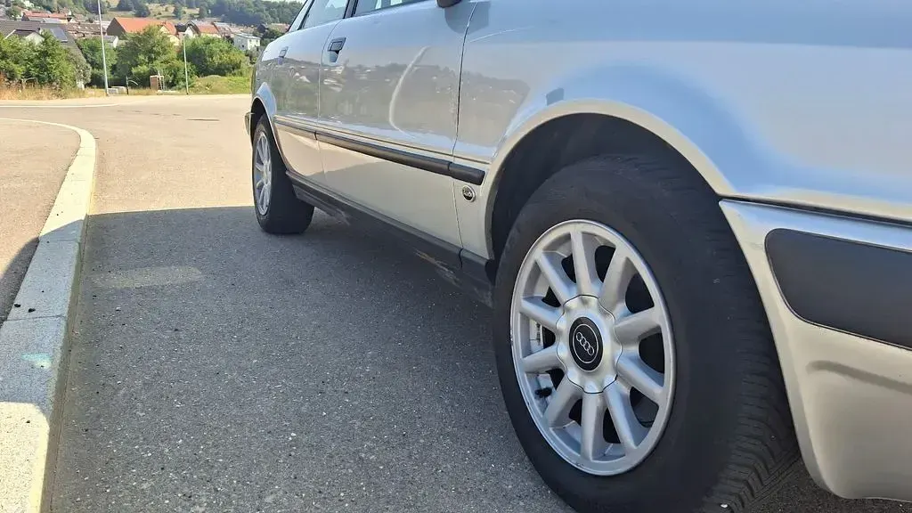 Gebraucht Audi 80 90 PS (66 kW) 1994 Silber Limousine