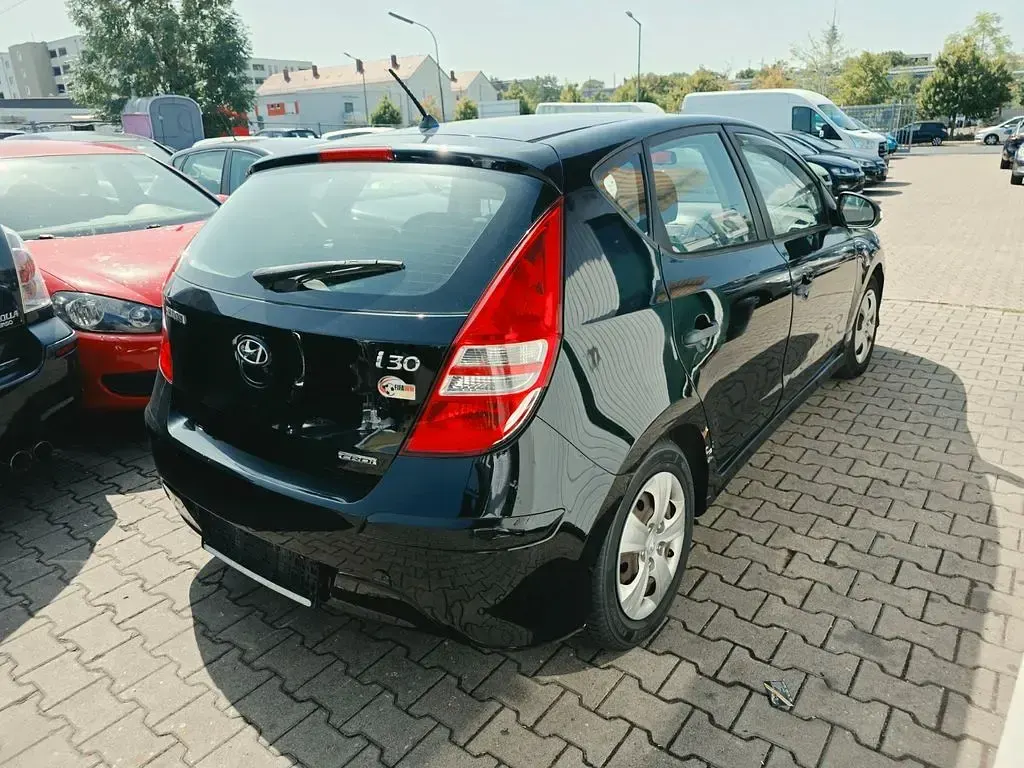 Gebraucht Hyundai i30 Classic 90 PS (66 kW) 2011 Schwarz Limousine