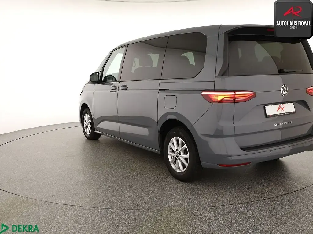 Używany VW Multivan Life 150 KM (110 kW) 2023 Szary Minivan