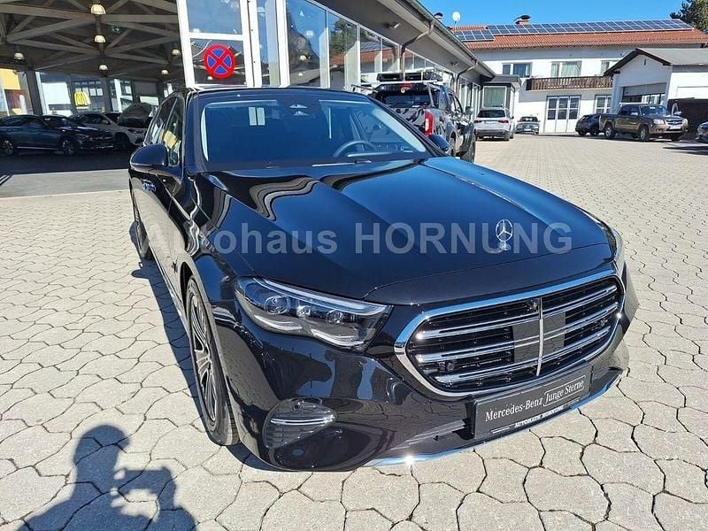 Gebraucht Mercedes E200 Exclusive 204 PS (150 kW) 2024 Metalliclack obsidianschwarz metallic Limousine