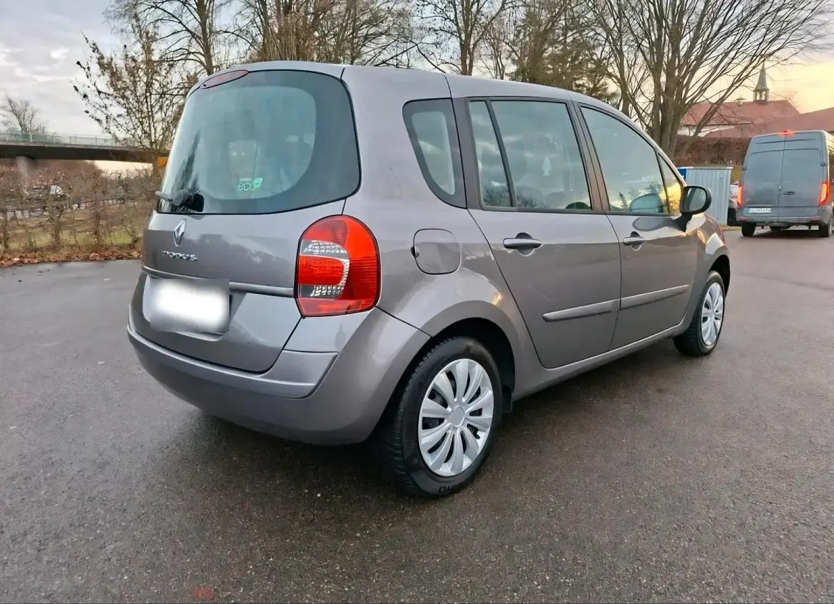 Używany Renault Modus 75 KM (55 kW) 2011 Szary Minivan