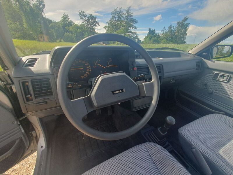 Gebraucht Mazda 323 60 PS (44 kW) 1985 Silber Kleinwagen