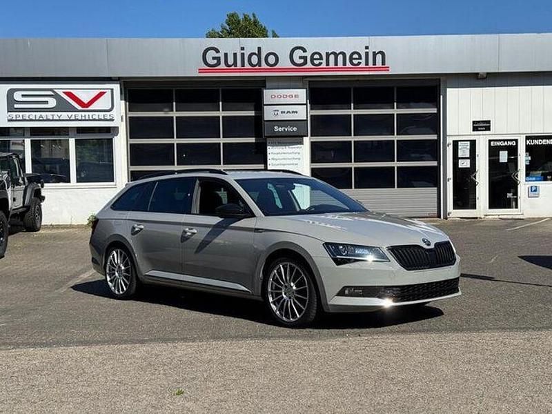 Steelgrau Gebraucht 2018 Skoda Superb SportLine Kombi | 19.800 € (Fairer Preis) - Bild 1/4