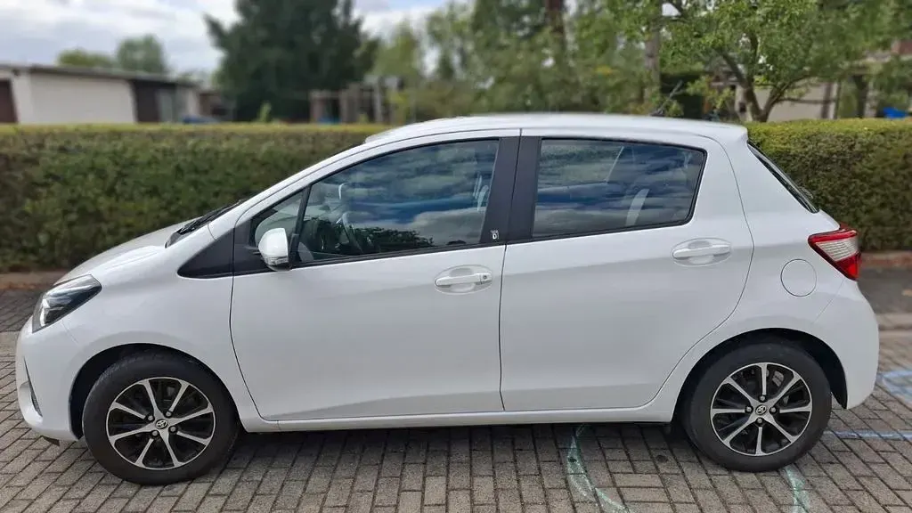 Gebraucht Toyota Yaris Team 111 PS (81 kW) 2018 Weiß Limousine