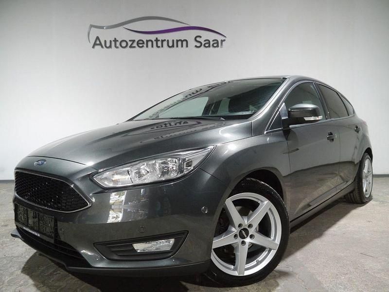 Grau Gebraucht 2017 Ford Focus Business Edition Limousine | 7.490 € (Fairer Preis) - Bild 1/4