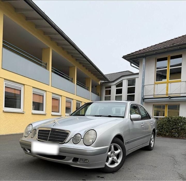 Gebraucht Mercedes E200 163 PS (119 kW) 2001 Silber Limousine