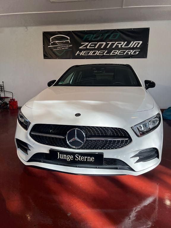 Weiß Gebraucht 2020 Mercedes A200 AMG line Limousine | 24.000 € (Guter Preis) - Bild 1/4