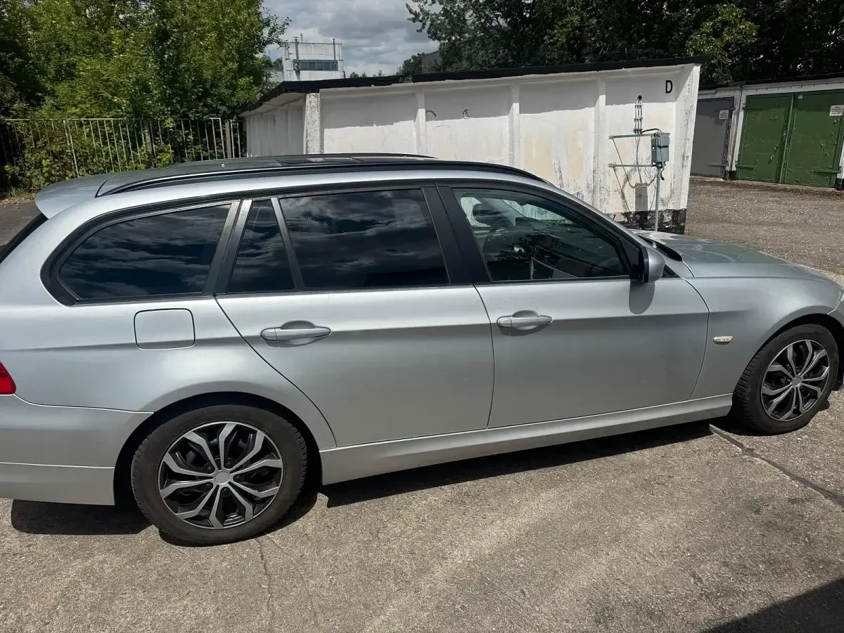 Gebraucht BMW 318 143 PS (105 kW) 2011 Silber Kombi