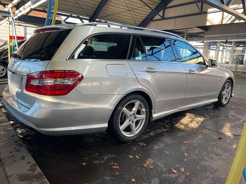 Gebraucht Mercedes E200 AMG line 184 PS (135 kW) 2010 Silber Kombi