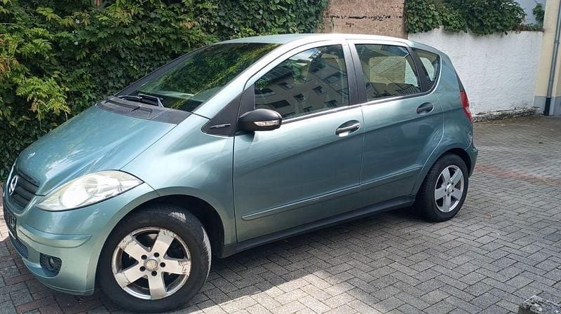 Blau Gebraucht 2005 Mercedes A150 Classic Van / Kleinbus | 3.333 € (Fairer Preis) - Bild 1/4
