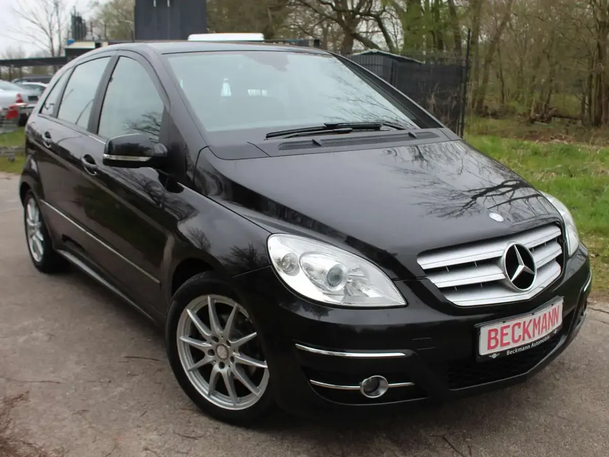 Gebraucht Mercedes B160 95 PS (69 kW) 2010 Kosmosschwarz  metalliclack Kleinwagen