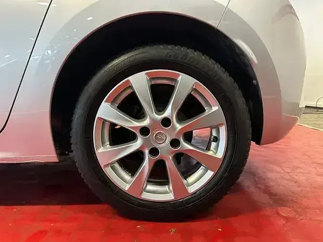 Używany Opel Corsa Edition 75 KM (55 kW) 2022 Srebrny Sedan/Limuzyna