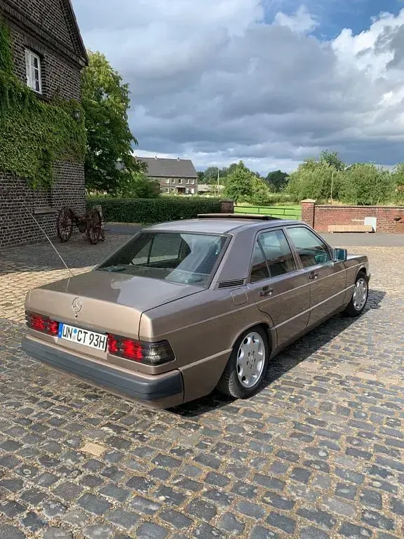 Gebraucht Mercedes 190 109 PS (80 kW) 1992 Braun Limousine